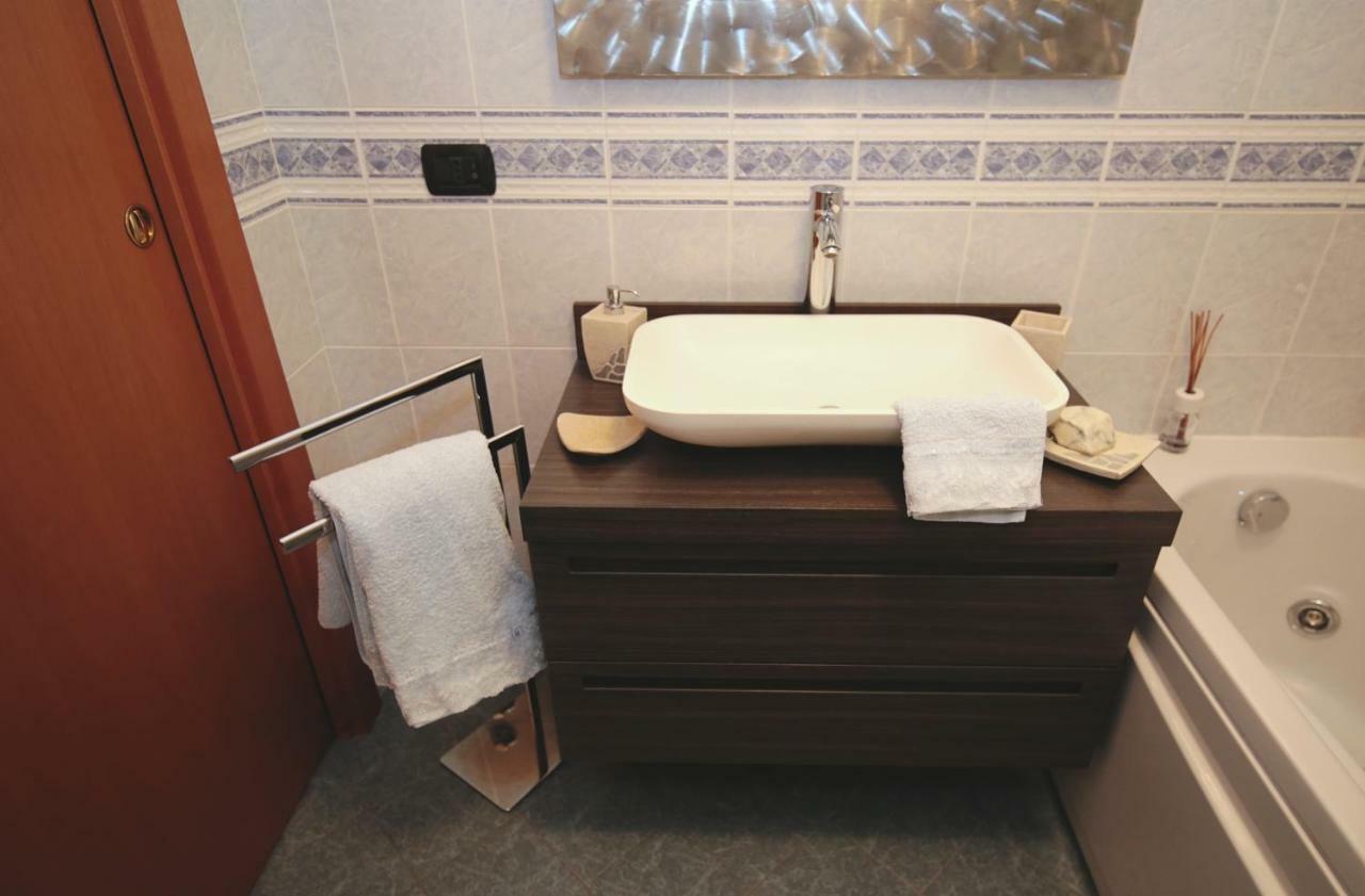 Orea Spiti - Charming Flat & Canal View Few Steps From Movida Mailand Exterior foto